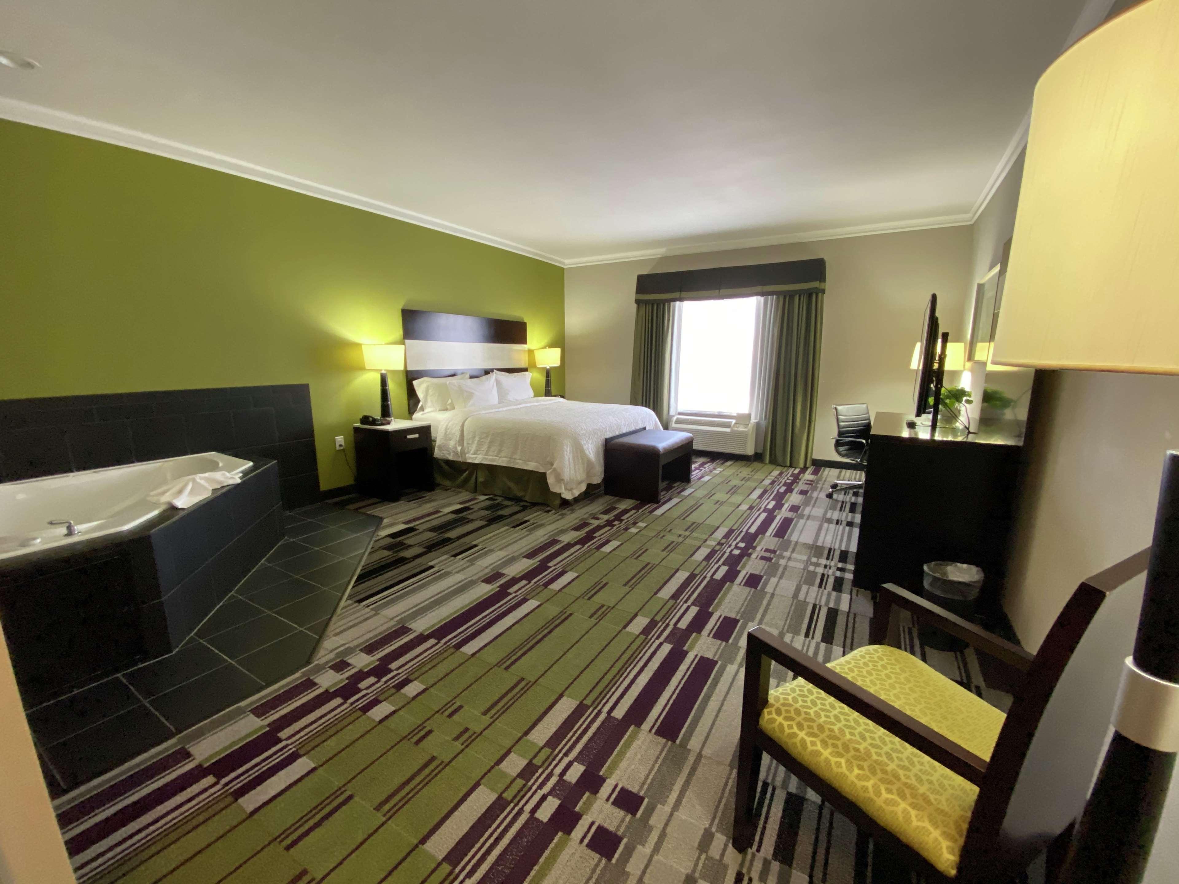 Hampton Inn By Hilton Leesville Fort Johnson Zewnętrze zdjęcie