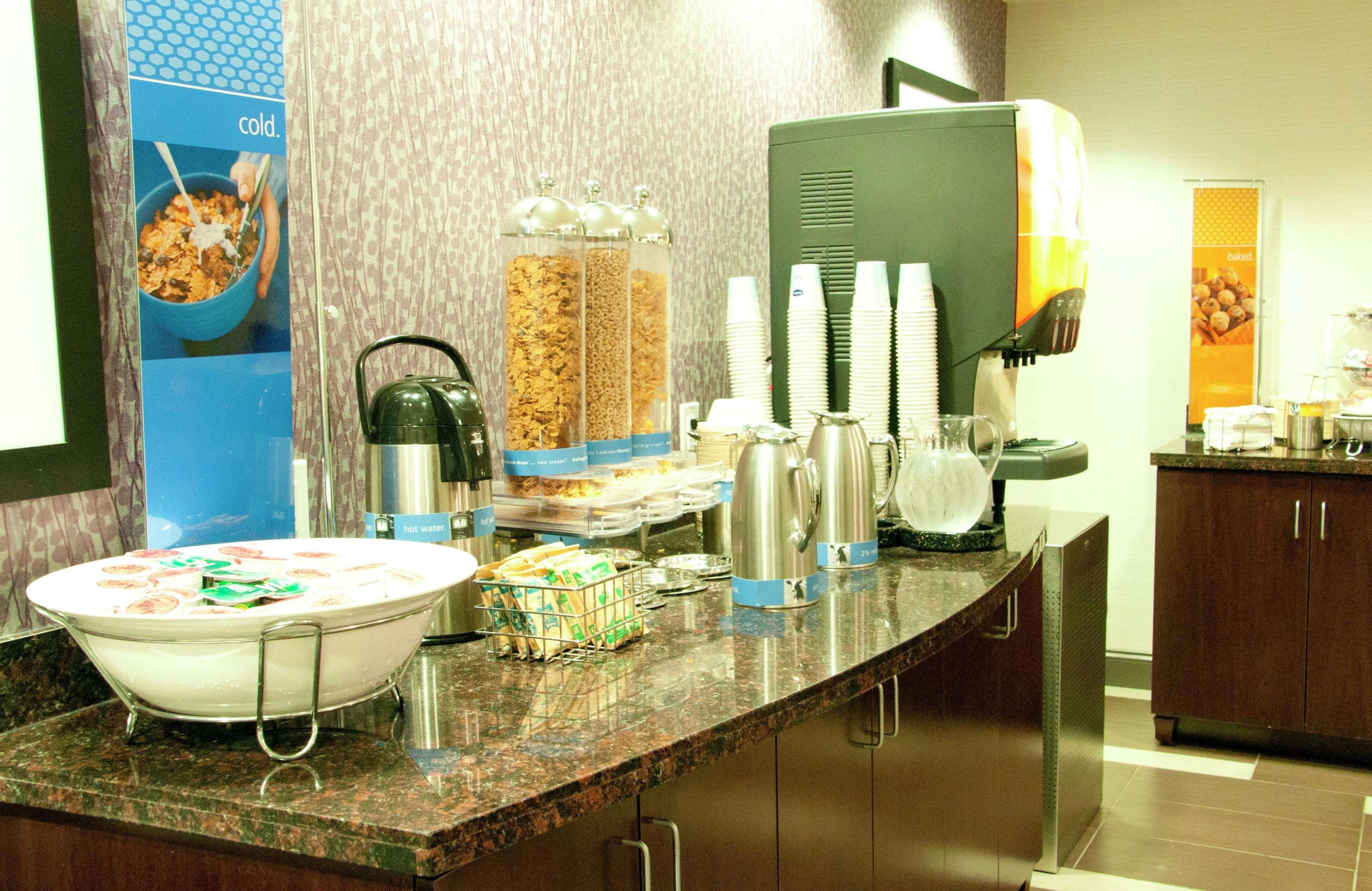 Hampton Inn By Hilton Leesville Fort Johnson Zewnętrze zdjęcie