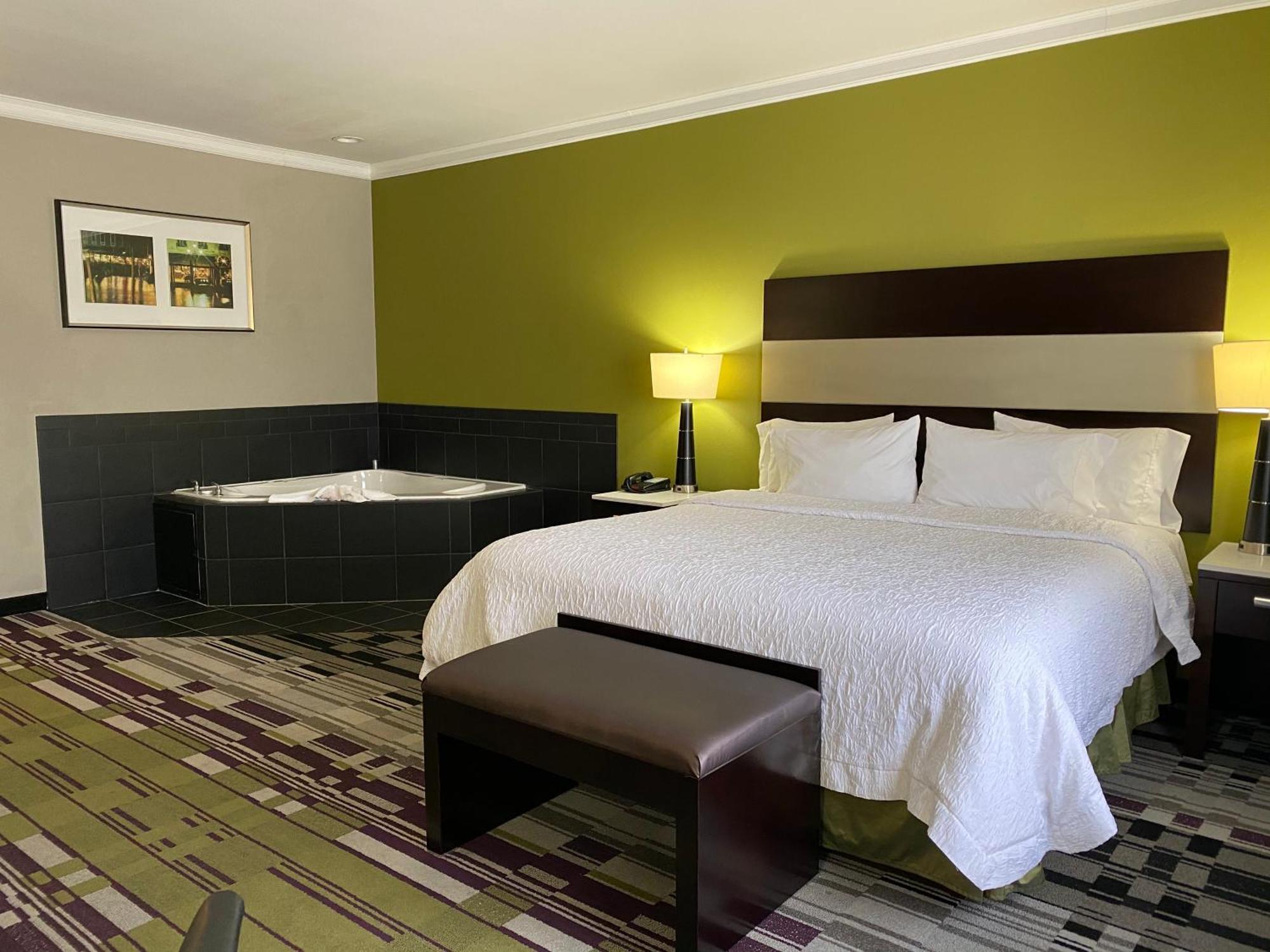 Hampton Inn By Hilton Leesville Fort Johnson Zewnętrze zdjęcie